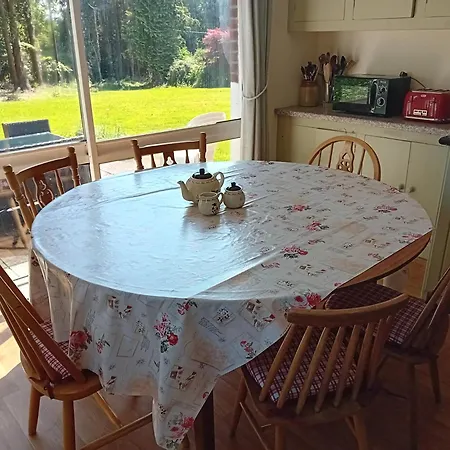 Luxurious Meath Retreat With 5 Bedrooms بيت للعطل *