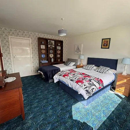 بيت للعطل Luxurious Meath Retreat With 5 Bedrooms *