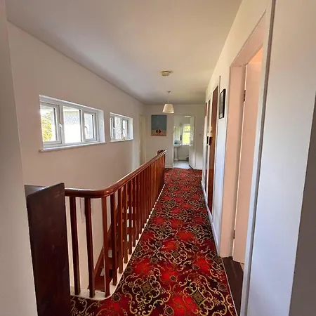 Luxurious Meath Retreat With 5 Bedrooms بيت للعطل *