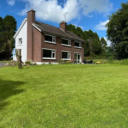 Luxurious Meath Retreat With 5 Bedrooms *